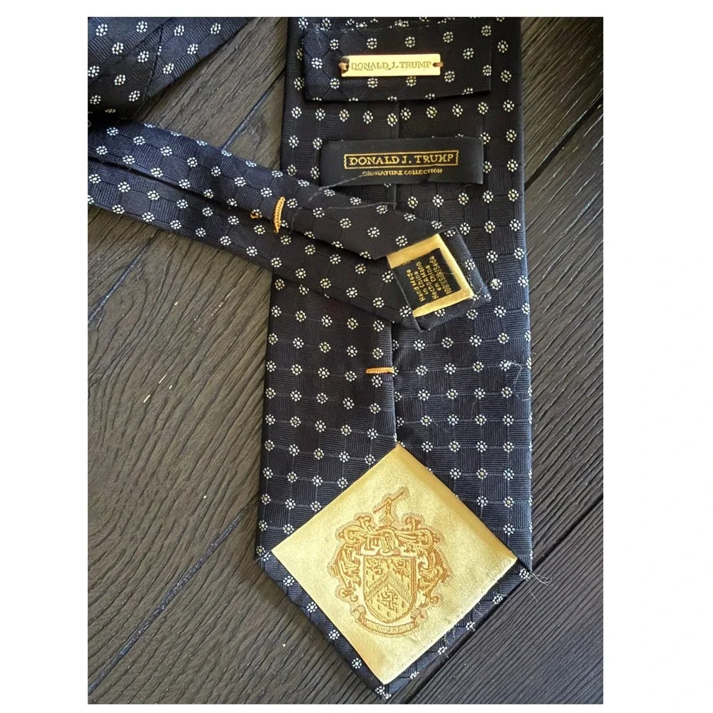 Donald J Trump Signature Collection Black Silk Geometric Floral Necktie 60 Inch